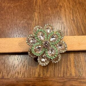 Elegant Green and Silver Floral ring